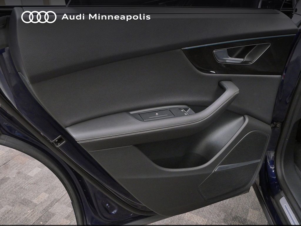 Thumbnail: 2023 Audi Q8 - 18