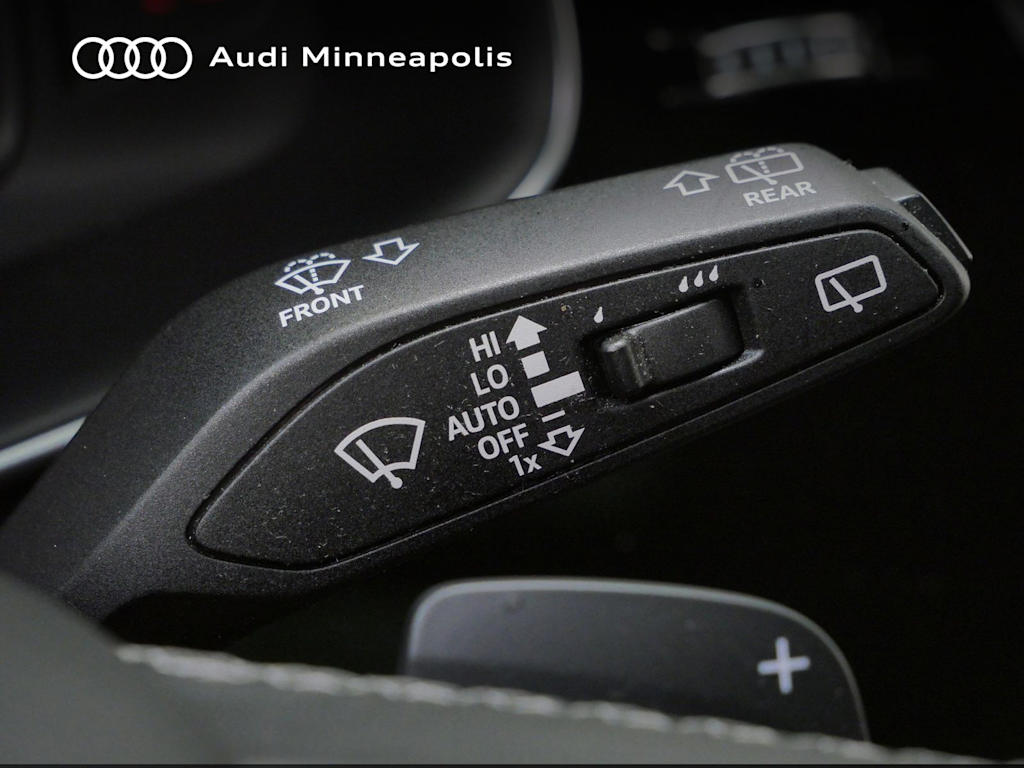 Thumbnail: 2023 Audi Q8 - 11