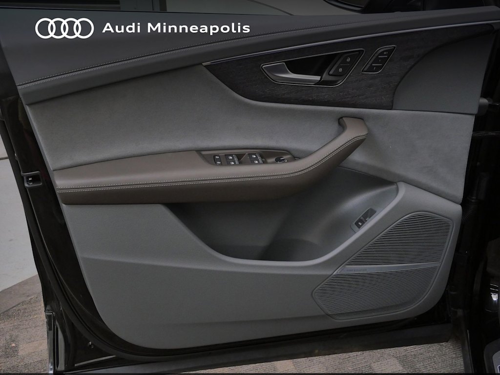 Thumbnail: 2023 Audi Q8 - 15