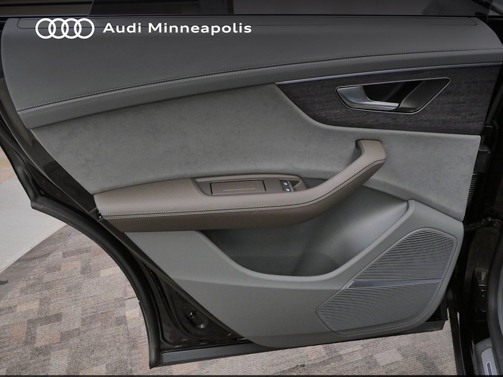 Thumbnail: 2023 Audi Q8 - 17