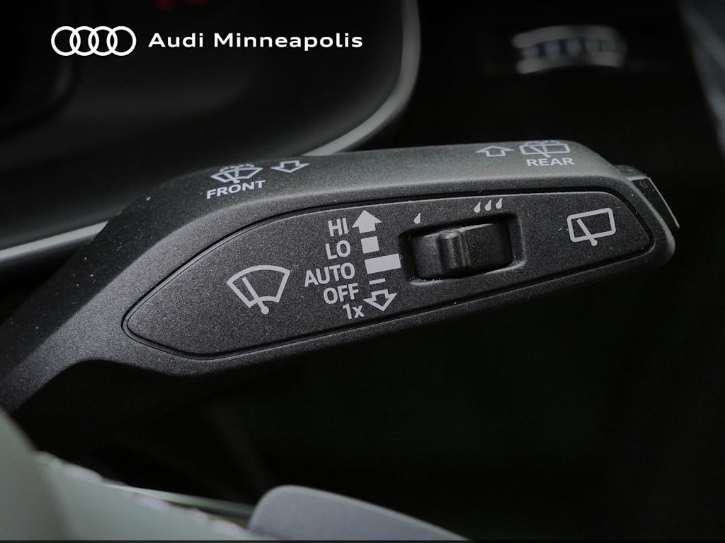 Thumbnail: 2023 Audi Q8 - 26