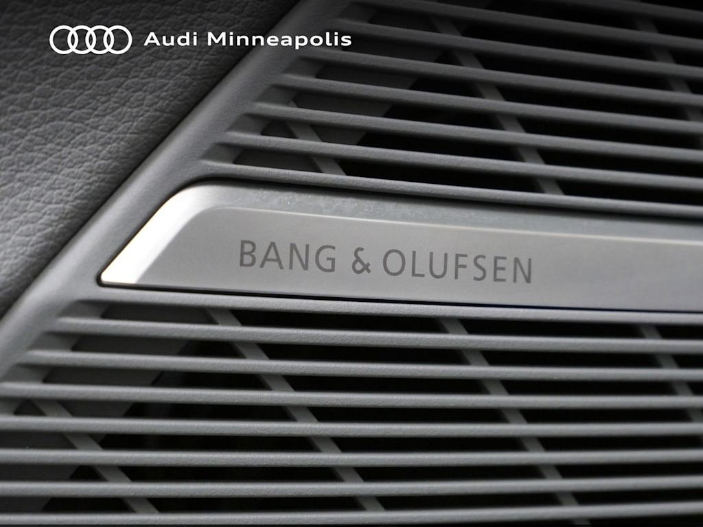 Thumbnail: 2023 Audi Q8 - 6