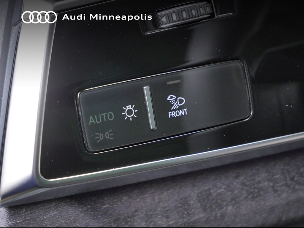 Thumbnail: 2023 Audi Q8 - 9