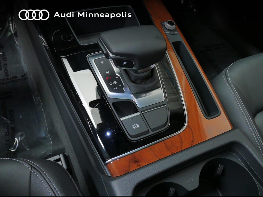 Thumbnail: 2023 Audi Q5 - 10