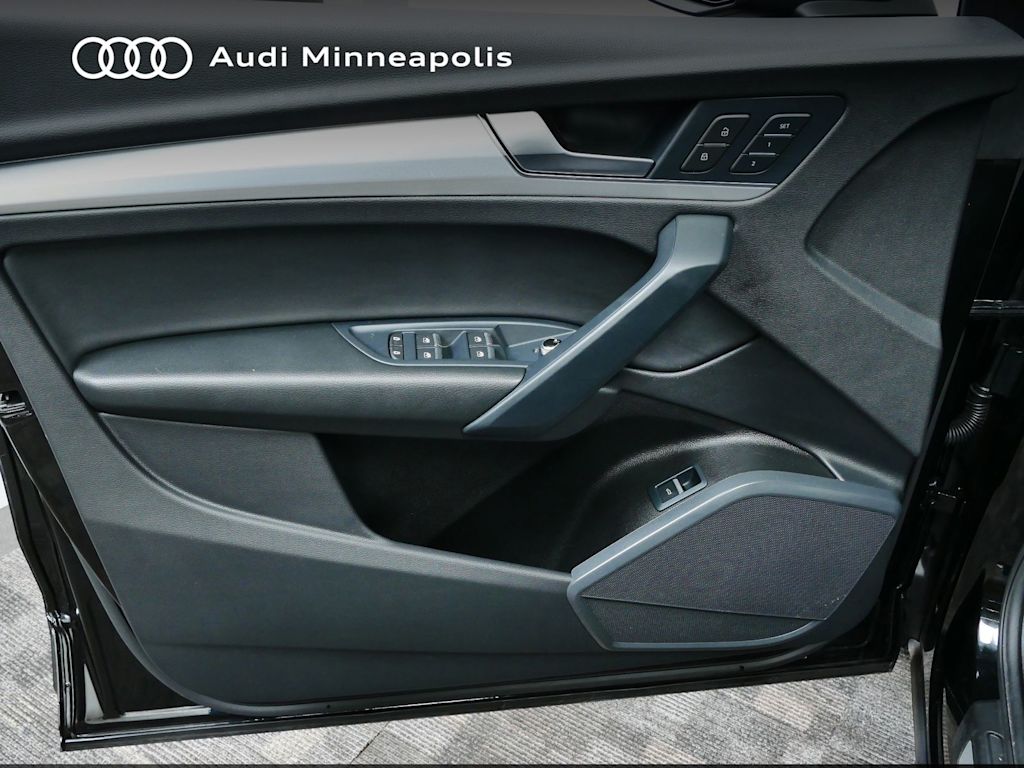 Thumbnail: 2025 Audi Q5 - 15