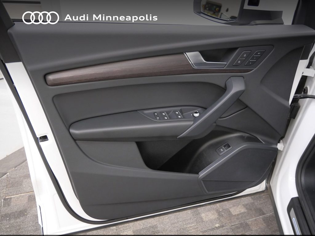Thumbnail: 2023 Audi Q5 - 15