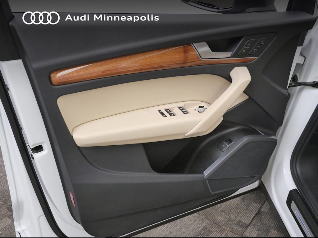 Thumbnail: 2023 Audi Q5 - 16