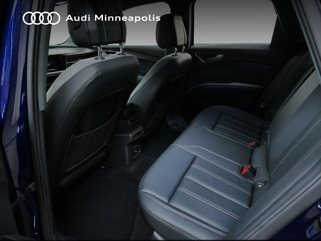 Thumbnail: 2022 Audi Q4 e-tron - 8
