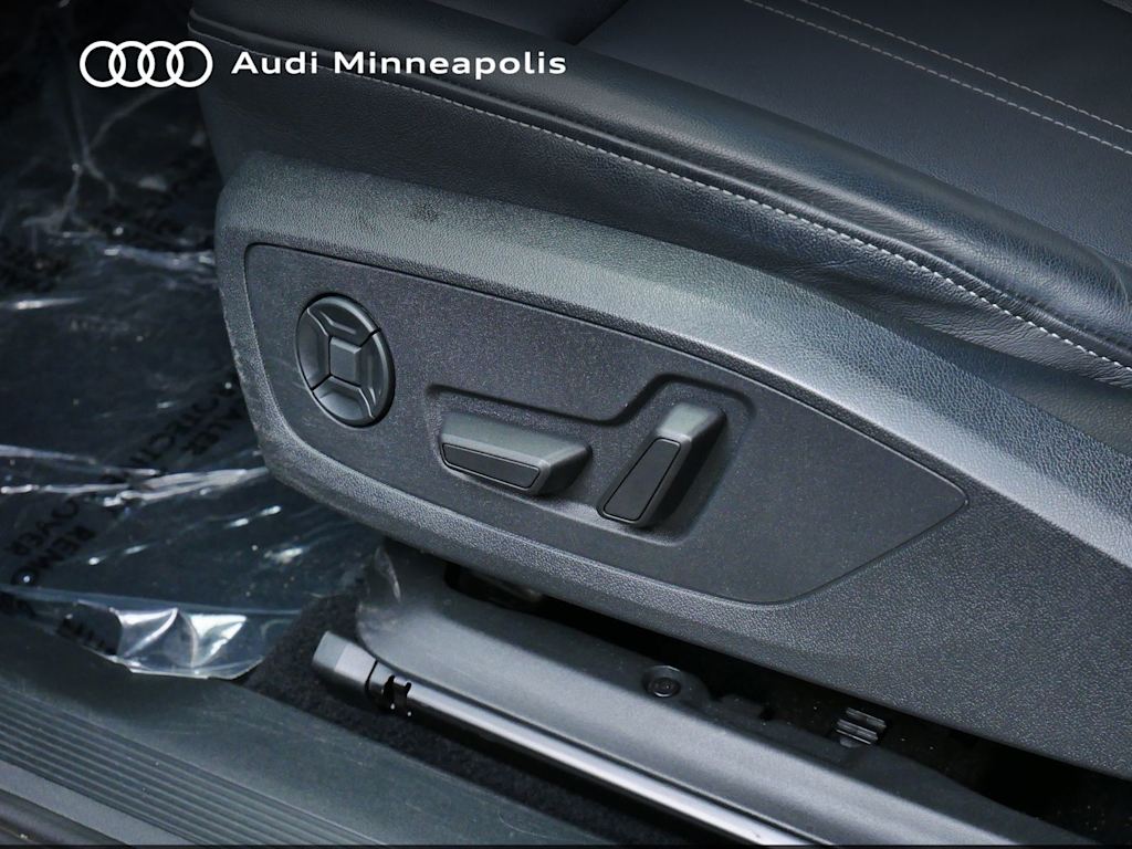 Thumbnail: 2022 Audi Q4 e-tron - 18