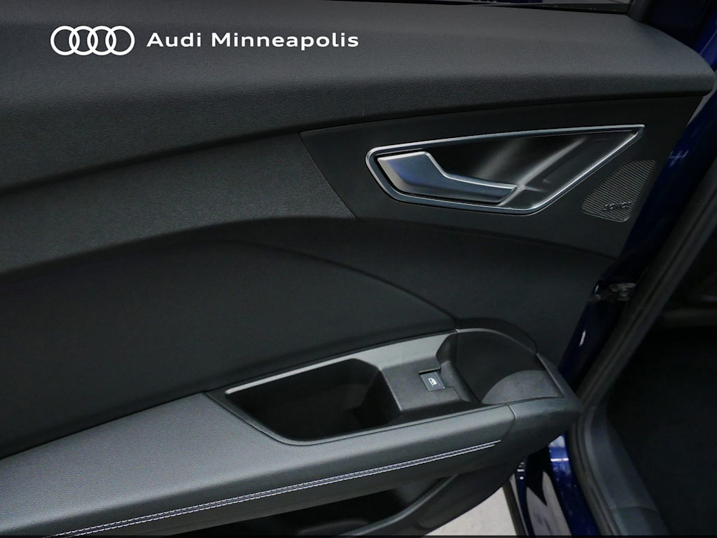 Thumbnail: 2022 Audi Q4 e-tron - 19