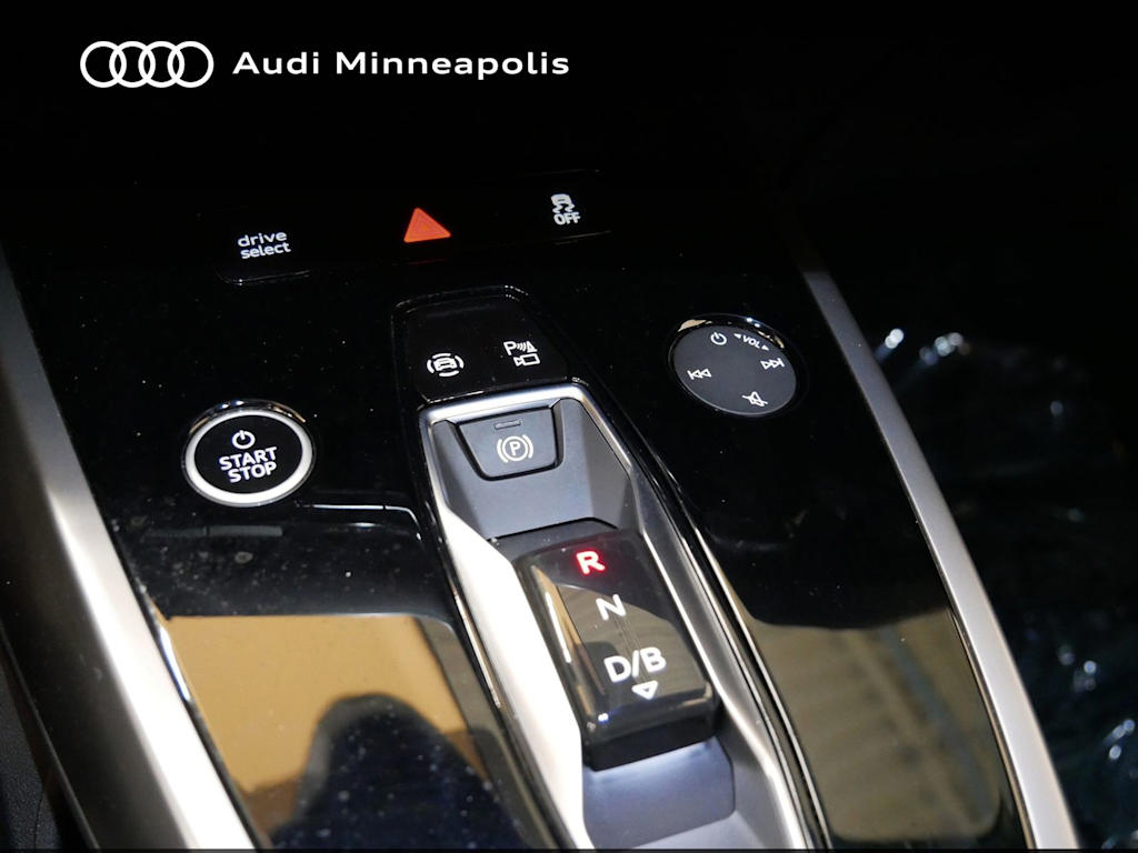 Thumbnail: 2022 Audi Q4 e-tron - 10