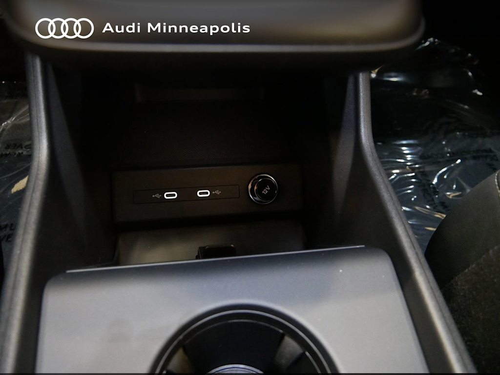 Thumbnail: 2022 Audi Q4 e-tron - 11