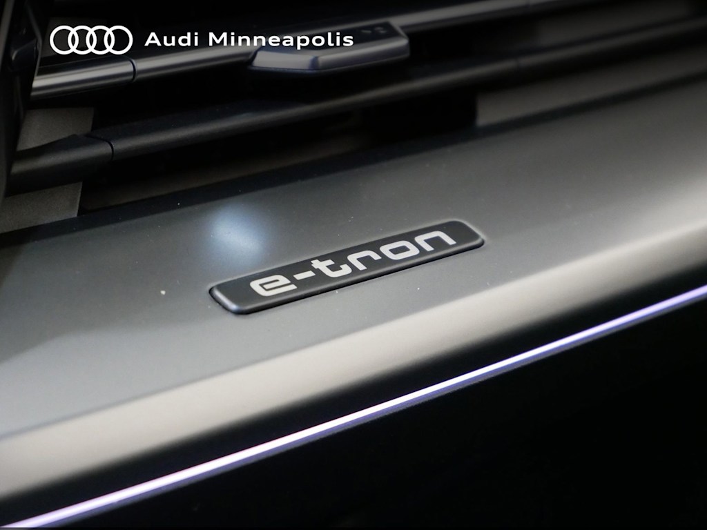 Thumbnail: 2022 Audi Q4 e-tron - 6