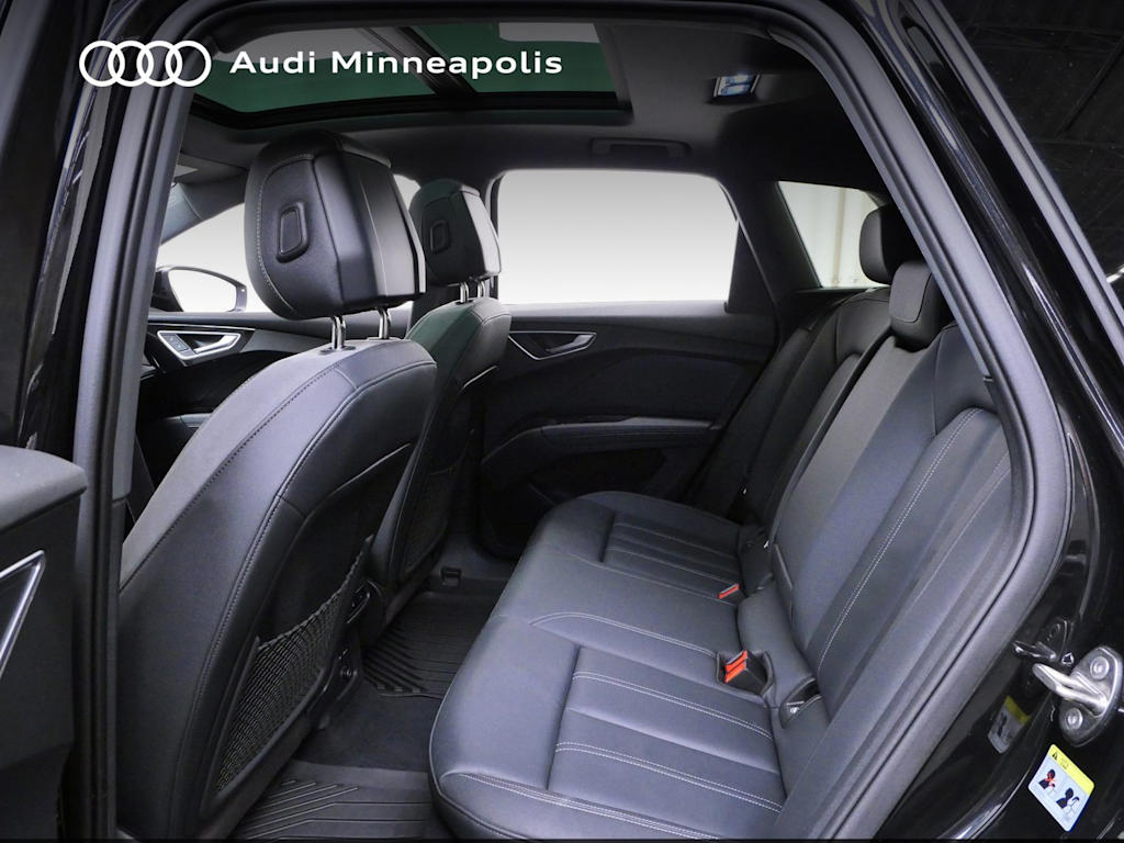Thumbnail: 2024 Audi Q4 e-tron - 8