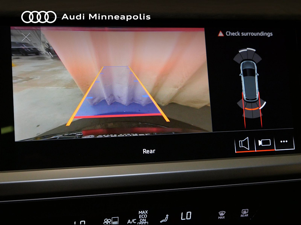 Thumbnail: 2024 Audi Q4 e-tron - 9