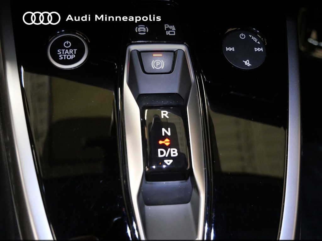 Thumbnail: 2024 Audi Q4 e-tron - 10