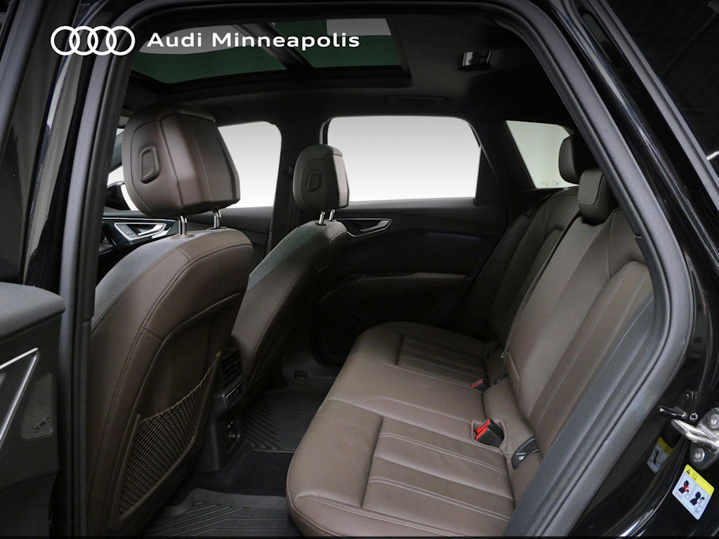 Thumbnail: 2023 Audi Q4 e-tron - 7