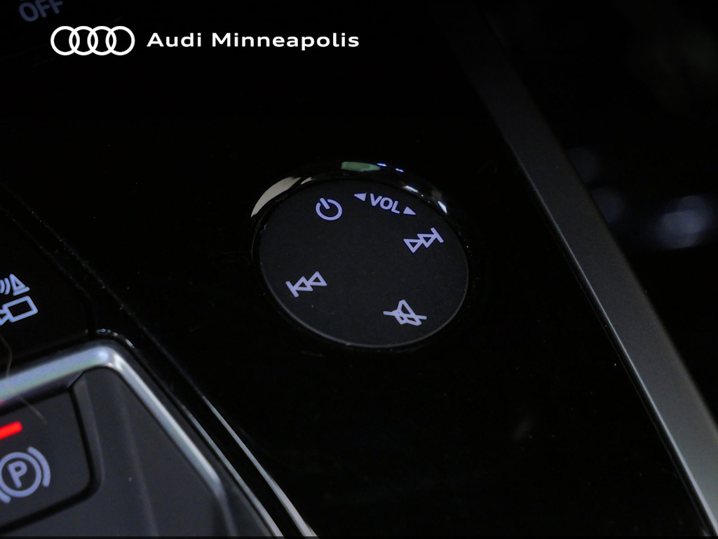 Thumbnail: 2023 Audi Q4 e-tron - 11