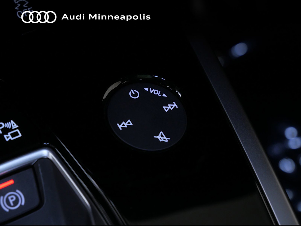 Thumbnail: 2023 Audi Q4 e-tron - 10