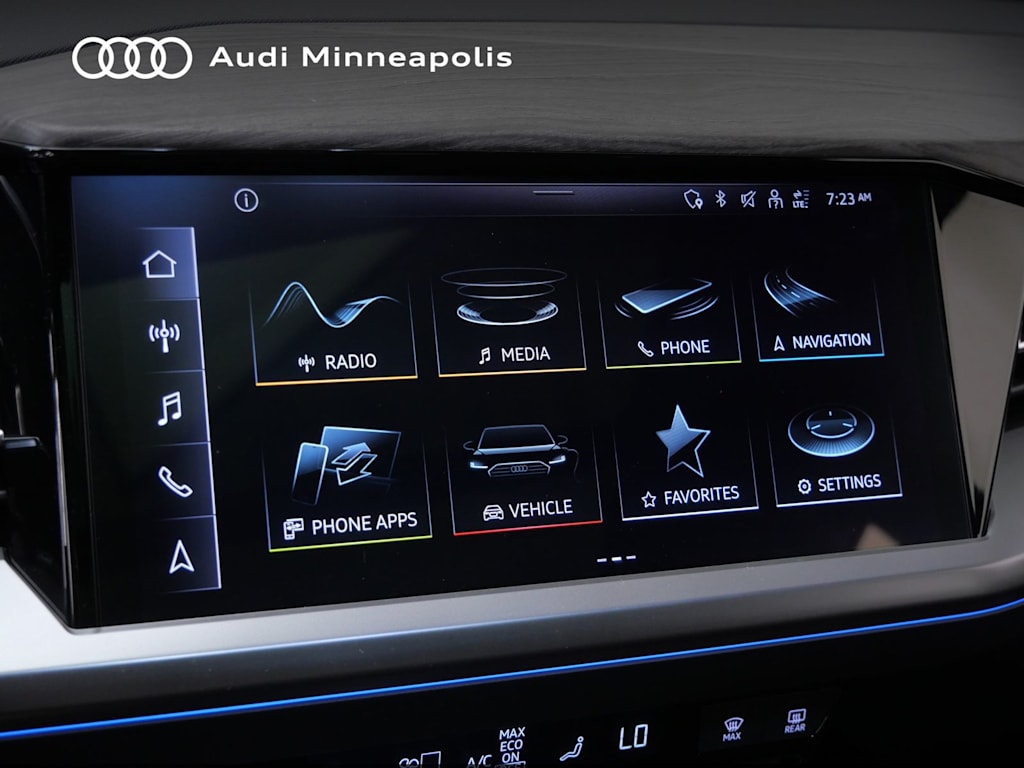 Thumbnail: 2023 Audi Q4 e-tron - 8