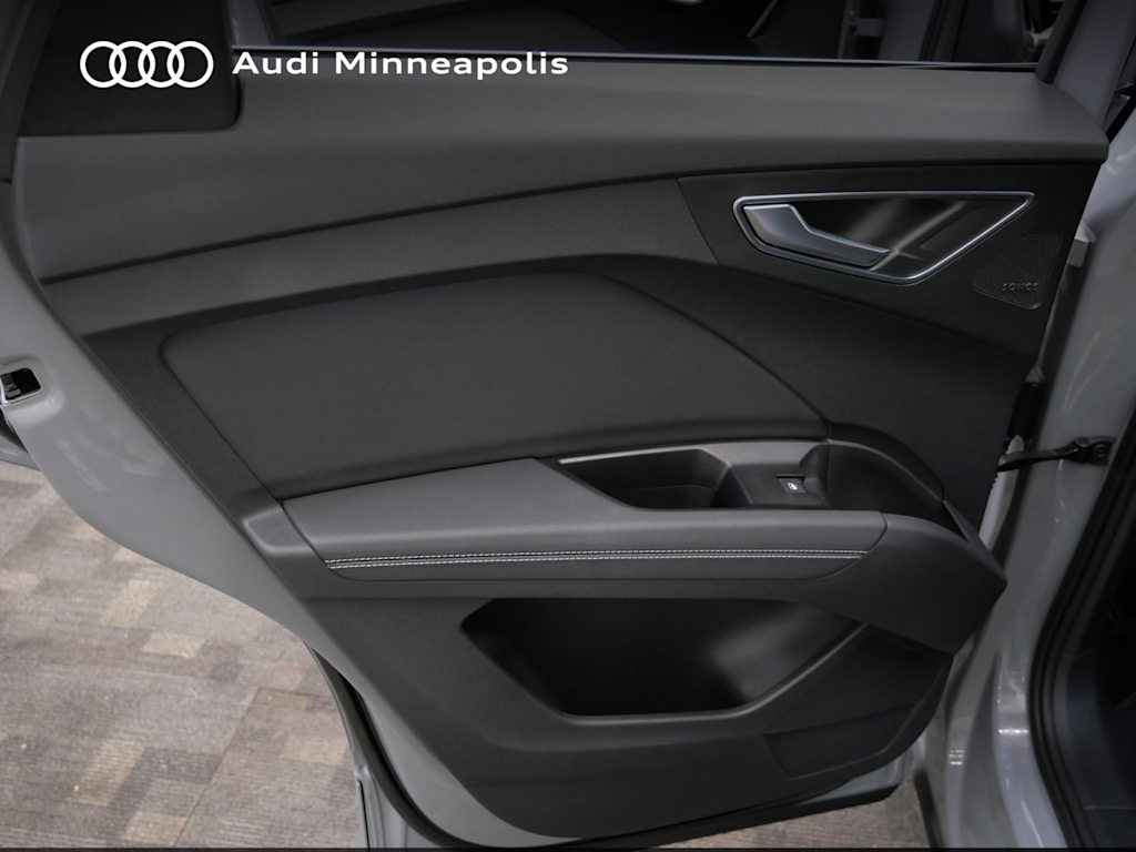 Thumbnail: 2023 Audi Q4 e-tron - 18