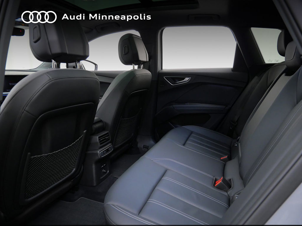 Thumbnail: 2023 Audi Q4 e-tron - 7