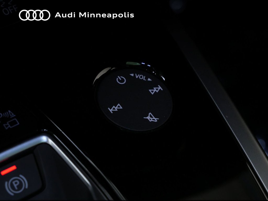 Thumbnail: 2023 Audi Q4 e-tron - 10