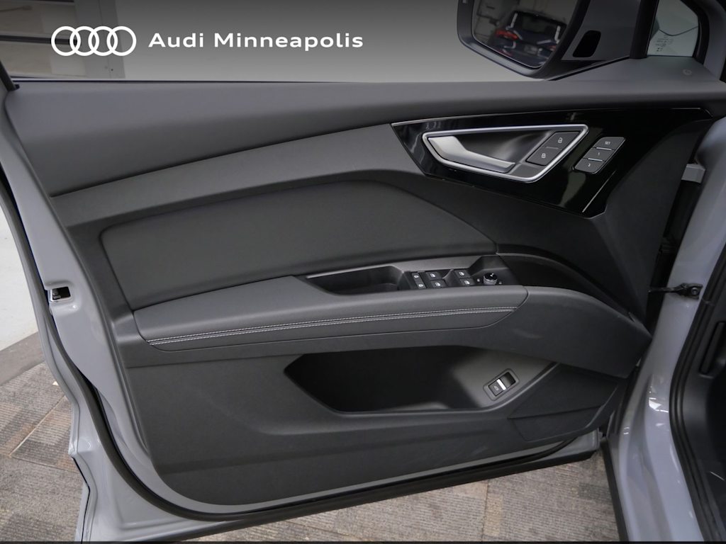 Thumbnail: 2023 Audi Q4 e-tron - 16