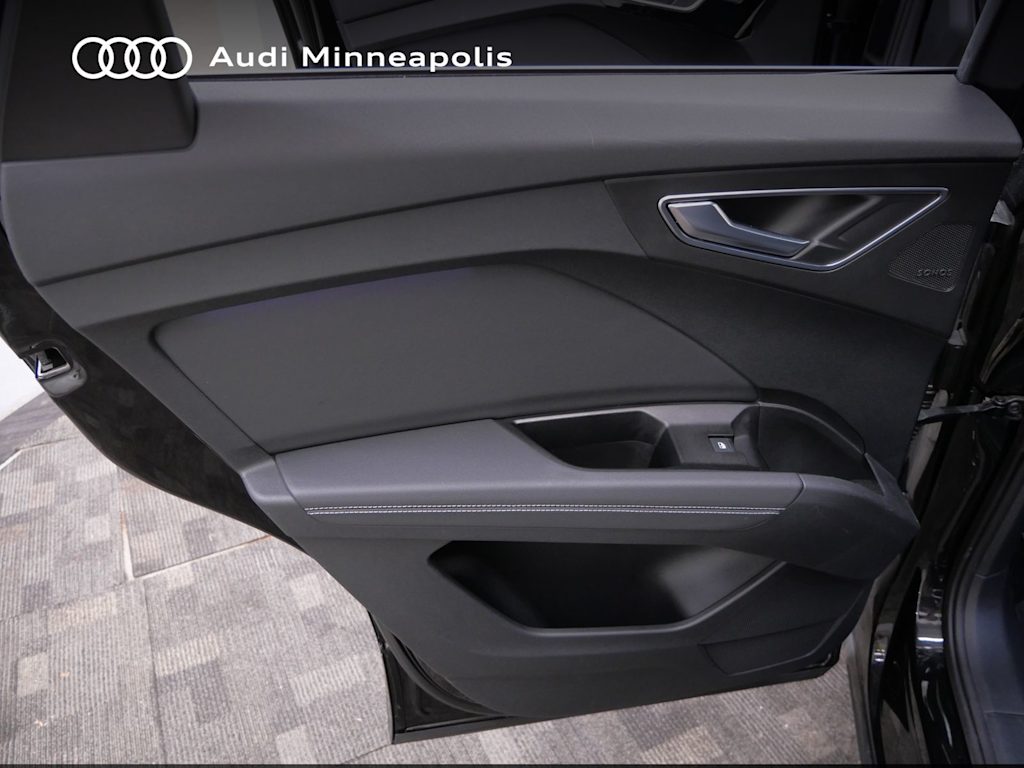 Thumbnail: 2023 Audi Q4 e-tron - 18