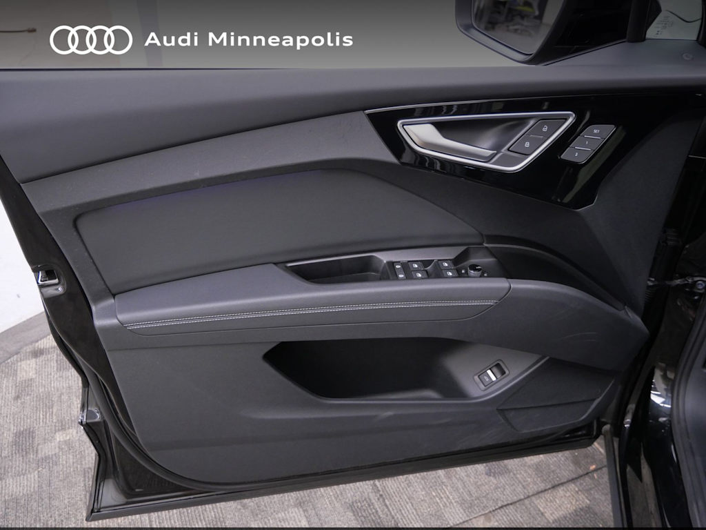 Thumbnail: 2023 Audi Q4 e-tron - 16