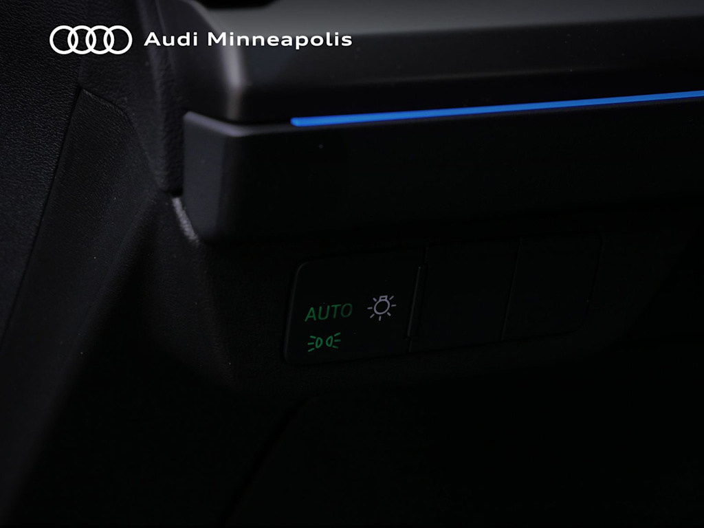 Thumbnail: 2023 Audi Q4 e-tron - 10