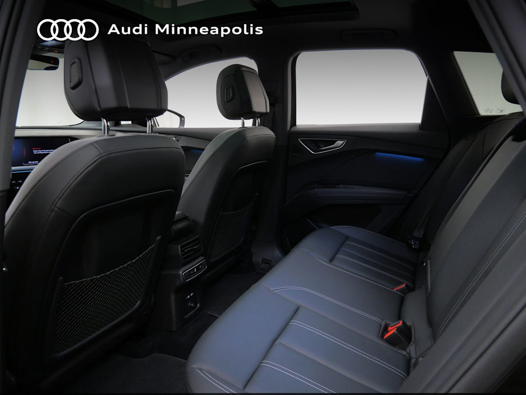 Thumbnail: 2023 Audi Q4 e-tron - 7