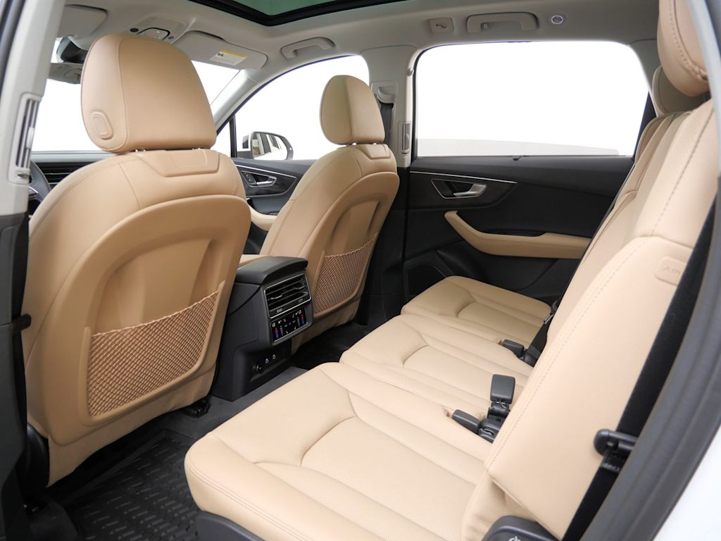 Thumbnail: 2026 Audi Q7 - 8