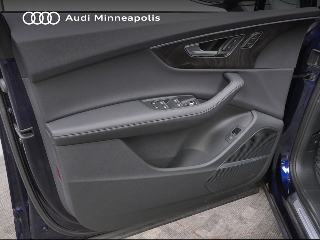 Thumbnail: 2023 Audi Q7 - 16