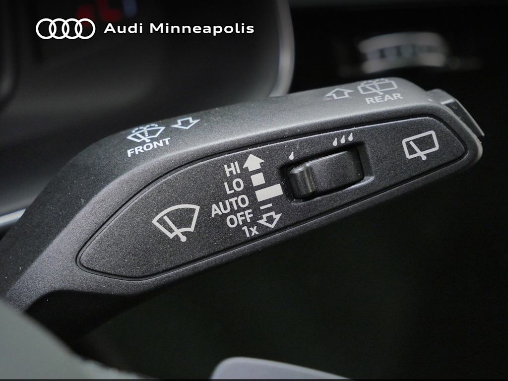 Thumbnail: 2023 Audi Q7 - 10