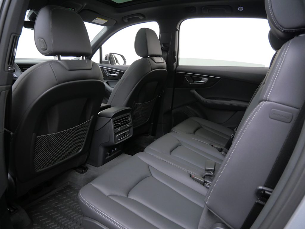 Thumbnail: 2026 Audi Q7 - 8