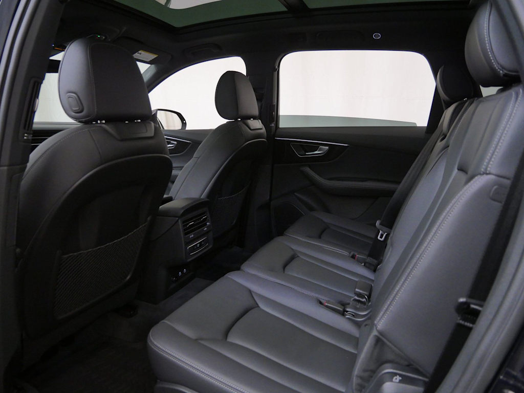 Thumbnail: 2026 Audi Q7 - 8