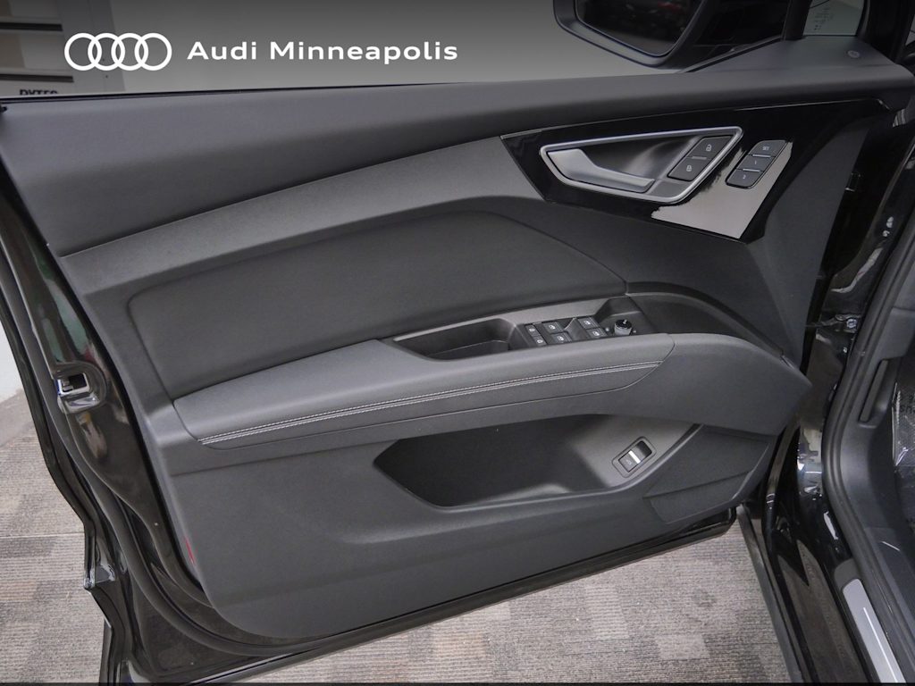 Thumbnail: 2025 Audi Q4 e-tron - 15