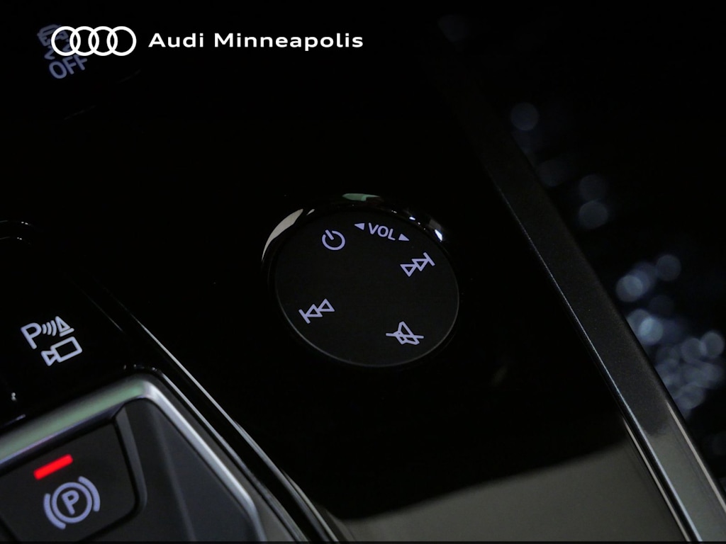 Thumbnail: 2025 Audi Q4 e-tron - 10