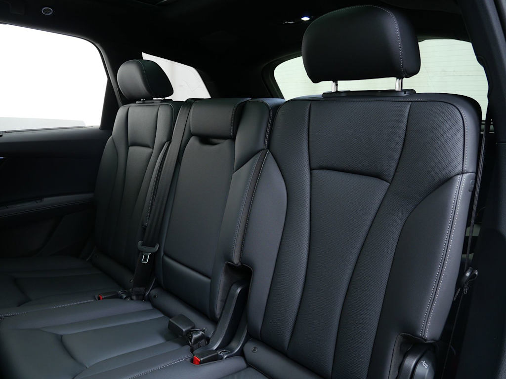 Thumbnail: 2026 Audi Q7 - 8