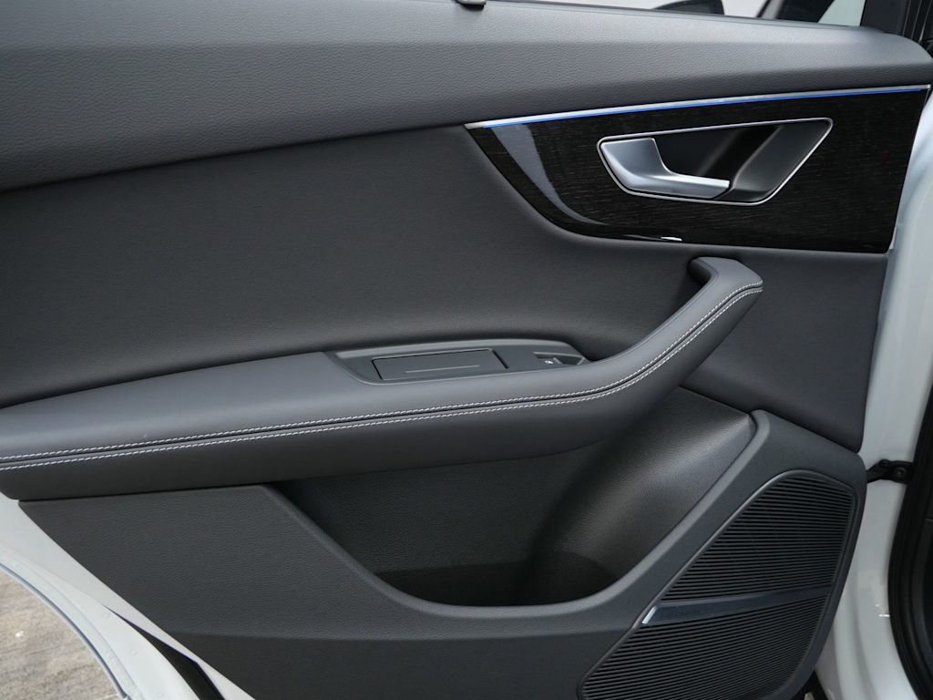 Thumbnail: 2026 Audi Q7 - 14