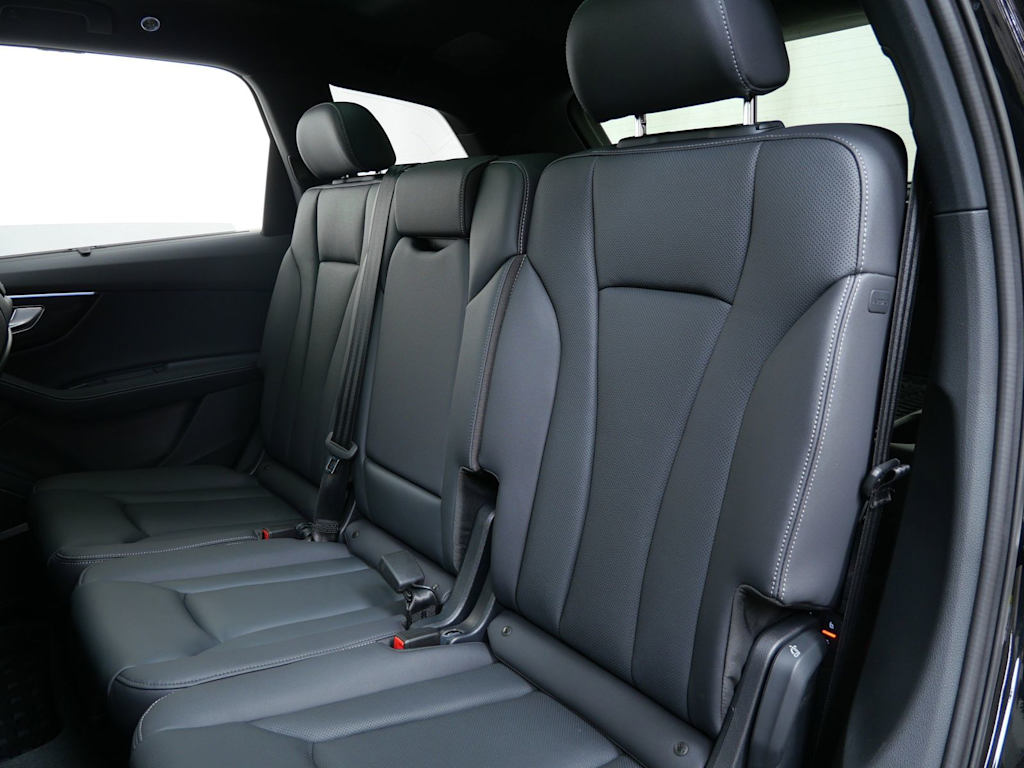 Thumbnail: 2026 Audi Q7 - 8
