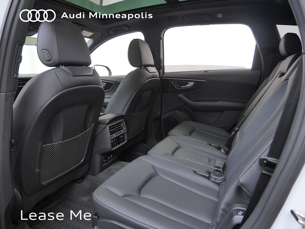 Thumbnail: 2026 Audi Q7 - 9