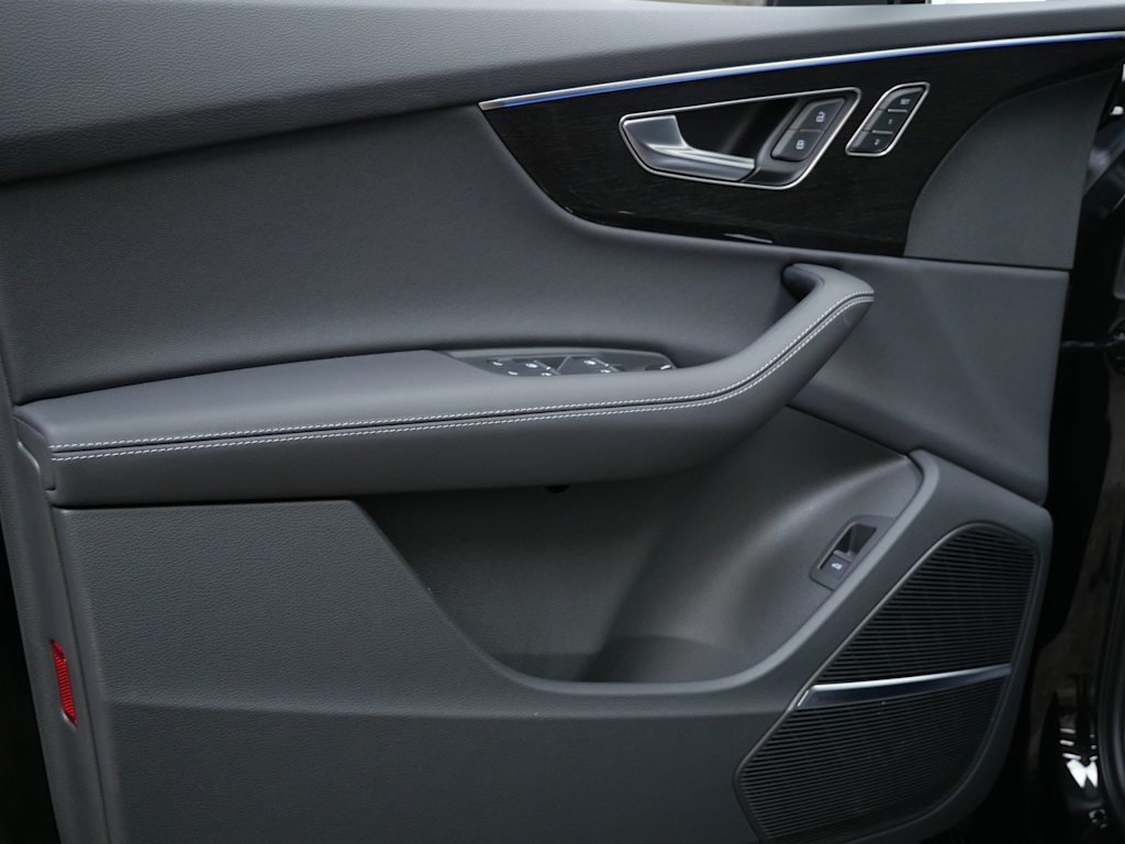 Thumbnail: 2026 Audi Q7 - 13