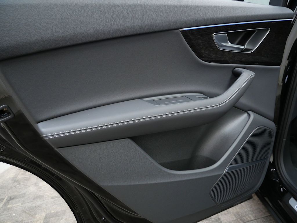 Thumbnail: 2026 Audi Q7 - 15