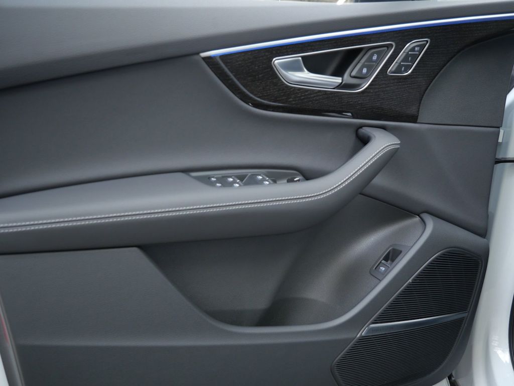 Thumbnail: 2026 Audi Q7 - 12