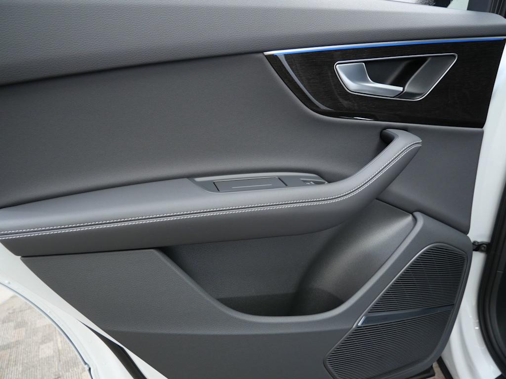 Thumbnail: 2026 Audi Q7 - 14