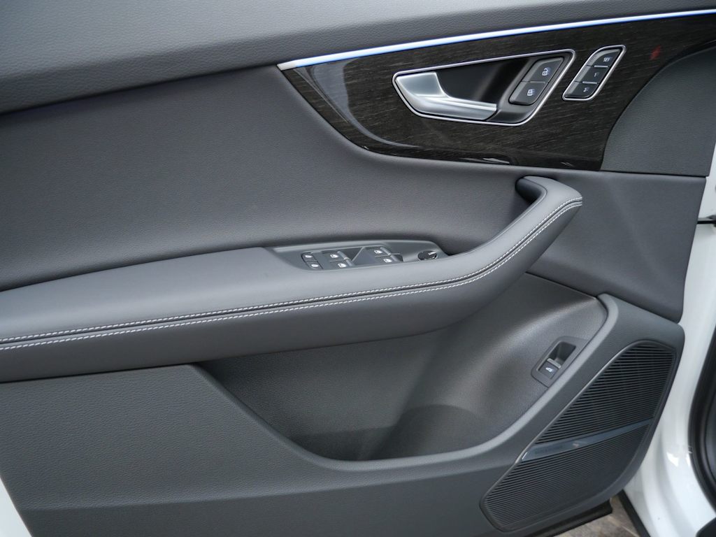 Thumbnail: 2026 Audi Q7 - 12