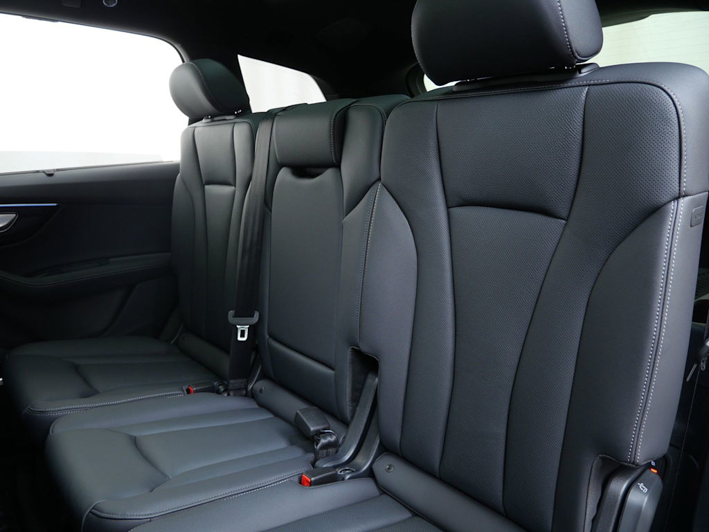 Thumbnail: 2026 Audi Q7 - 8