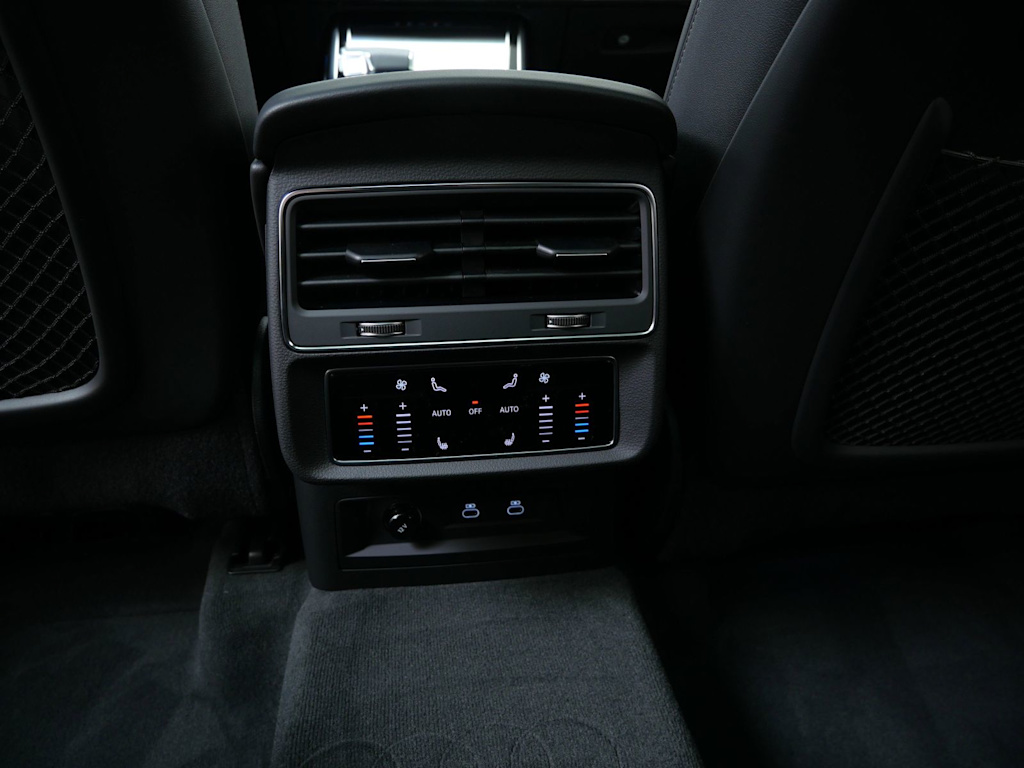 Thumbnail: 2026 Audi Q7 - 15